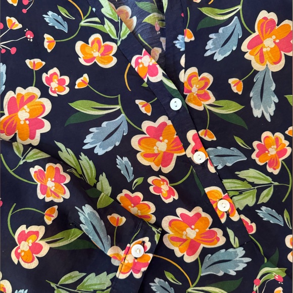 NWOT Gorgeous Floral Blouse - Picture 9 of 13